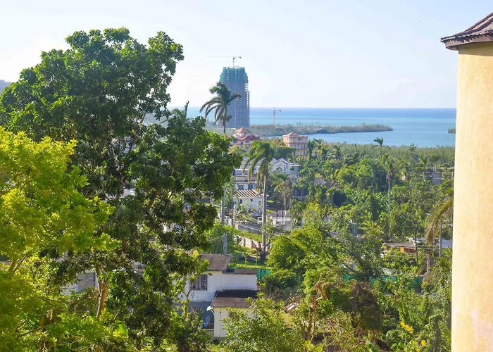 Comfy Seaview 1 Bedroom Apartment